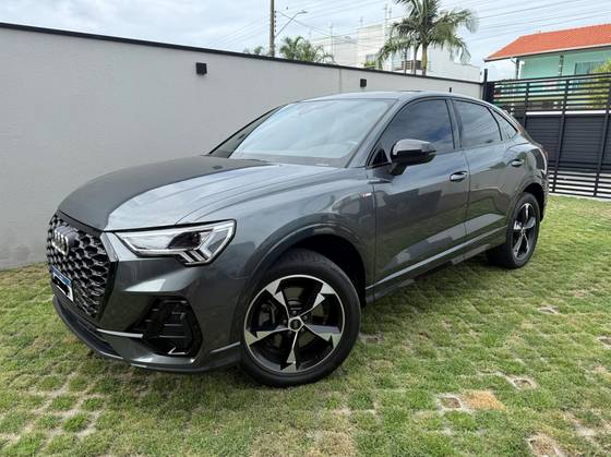 AUDI Q3 2.0 40 TFSI GASOLINA PERFORMANCE BLACK QUATTRO TIPTRONIC AUDI Q3 2.0 40 TFSI GASOLINA PERFORMANCE BLACK QUATTRO TIPTRONIC